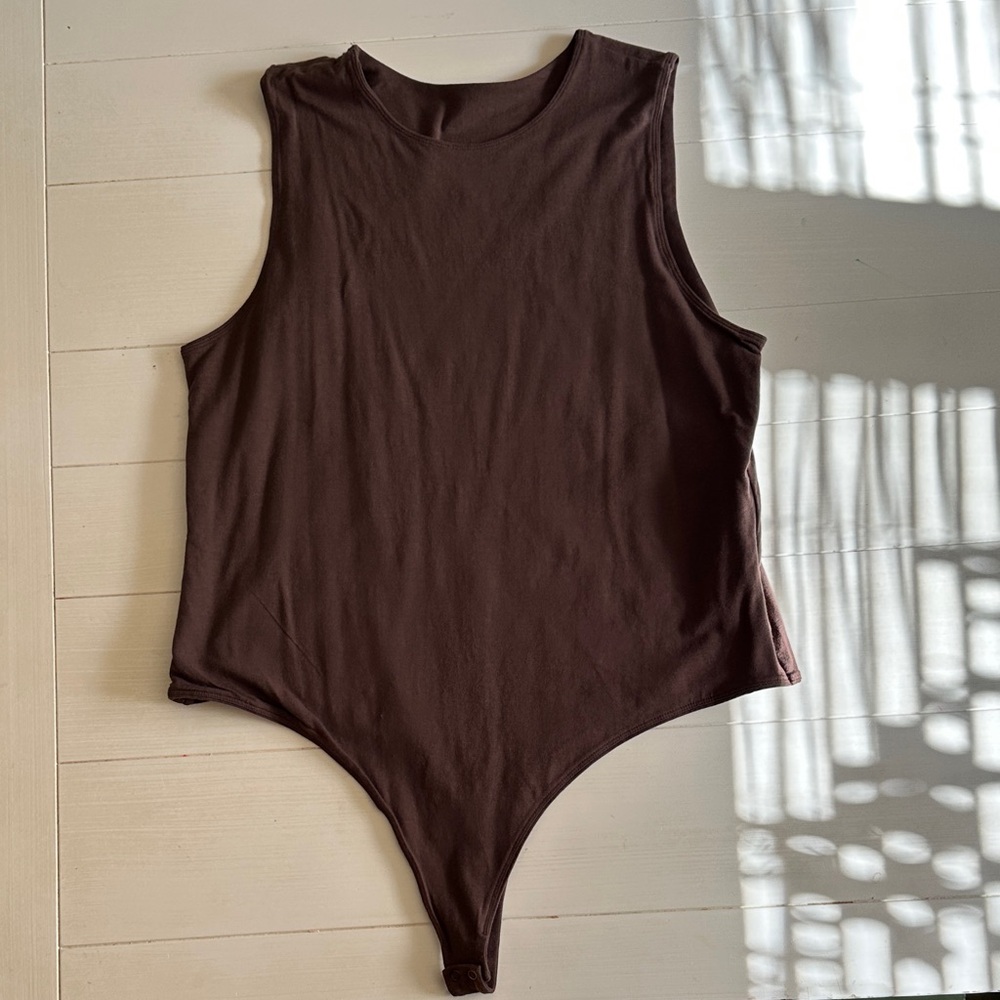 NUUDS Classic crewneck tank bodysuit in Coffee